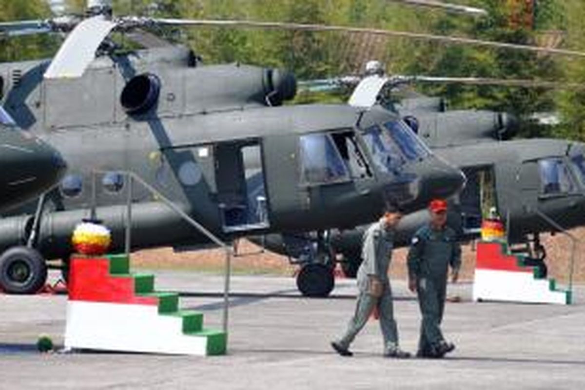 Enam unit helikopter Mi-17 V5 buatan Rusia resmi memperkuat TNI Angkatan Darat. Peresmian itu ditandai dengan penyerahan enam unit helikopter dari Rusia kepada Pemerintah Indonesia melalui Kementerian Pertahanan di Skadron 21/Sena, Pondok Cabe, Tangerang Selatan, Banten, Jumat (26/8/2011). Enam helikopter Mi-17 V5 tersebut merupakan helikopter angkut militer yang dapat mengangkut 36 personil atau beban seberat tiga ton, dan akan mengisi Skadron 31/Serbu Semarang.