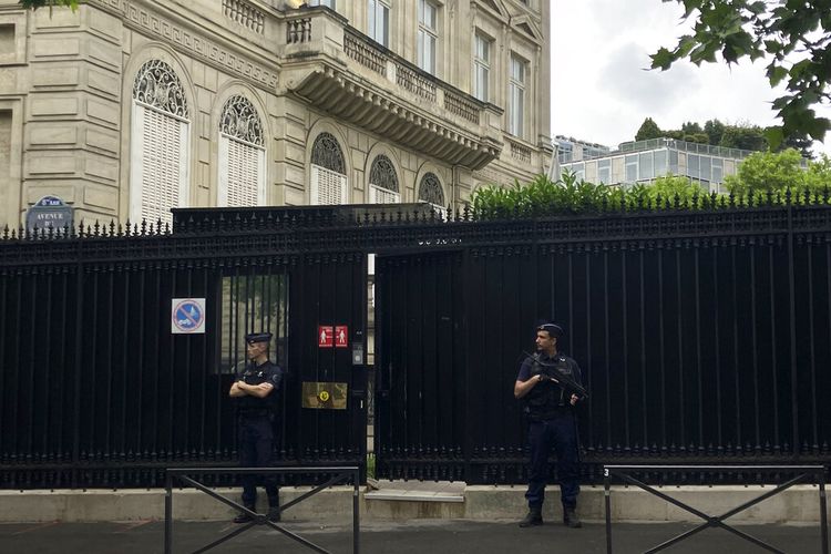  Investigasi pembunuhan dibuka pada Senin 23 Mei 2022 setelah seorang penjaga di Kedutaan Besar Qatar di Paris tewas dan seorang tersangka ditangkap, kata kantor kejaksaan. 