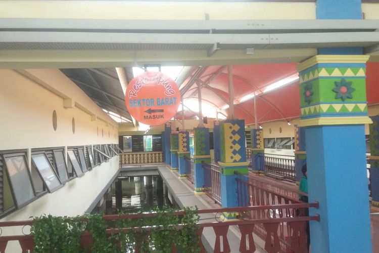 Resto Apung Muara Angke telah selesai dipercantik dengan menonjolkan ornamen Betawi. Rencananya, Maret 2022 resto tersebut akan segera dioperasikan.