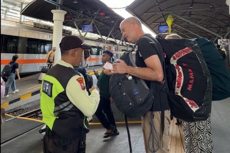 Libur Lebaran 2026, Wisatawan Asing Naik Kereta ke Jatim Tembus 3.508 Orang