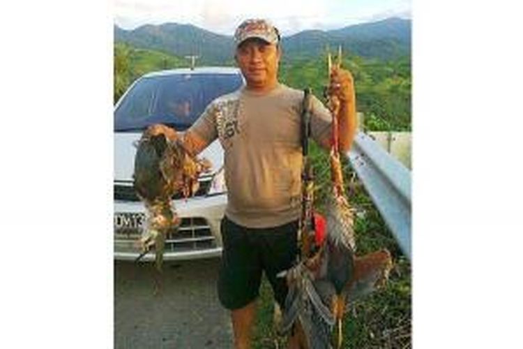 Salah satu foto yang diunggah Iswan Nusi dalam media sosial Facebook yang menunjukkan hasil perburuannya di Gorontalo. Ada banyak foto lainnya yang menunjukkan berbagai macam spesies burung, termasuk yang dilingungi Peraturan Pemerintah nomor 7 tahun 1999.