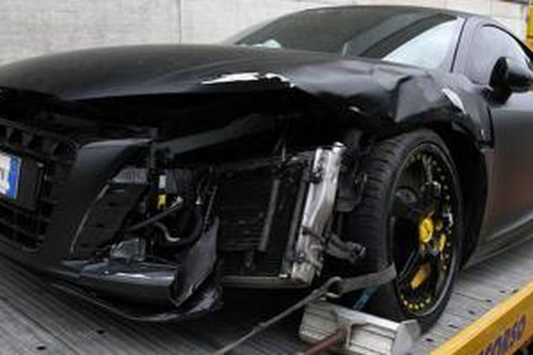 Mobil Audi R8 2010 milik Mario Balotelli yang terlibat kecelakaan.