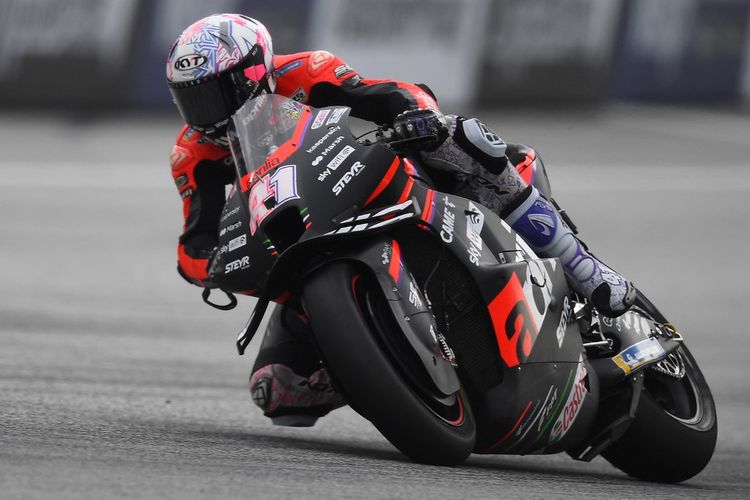 Aleix Espargaro saat berlaga pada MotoGP Austria 2022. (Photo by VLADIMIR SIMICEK / AFP). Terkini, Aleix Espargaro harus puas finis di urutan ke-16 pada MotoGP Jepang 2022, Minggu (25/9/2022).