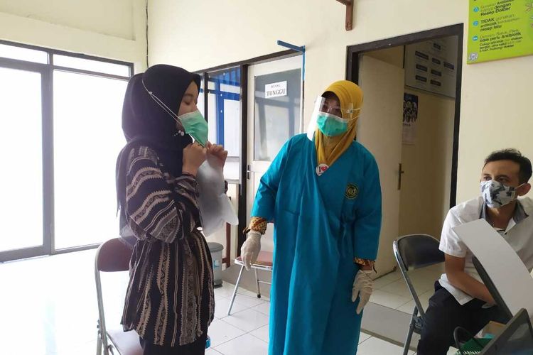 Universitas Muhammadiyah Magelang (Unimma) mulai menerapkan tes GeNose untuk skrining Covid-19. Tes ini sebagai upaya pencegahan penyebaran Covid-19 di lingkungan kampus sejak kuliah tatap muka diberlakukan awal April 2021.