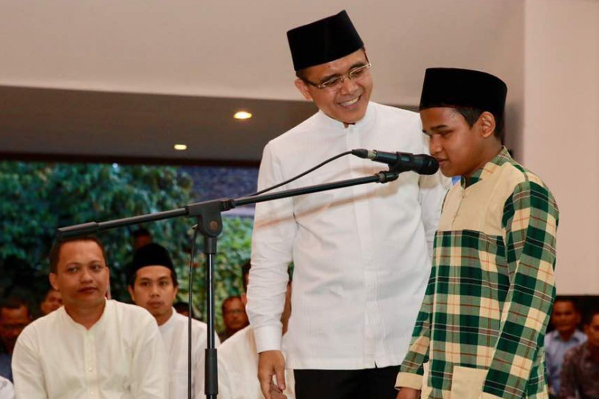 Bupati Banyuwangi Abdullah Azwar Anas menggelar buka puasa bersama dengan warga berprestasi di pendopo kabupaten, Selasa (13/6)