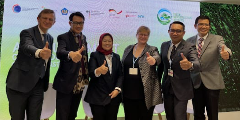 Pemerintah Indonesia dan Pemerintah Federal Jerman dalam acara di Paviliun Indonesia pada COP 26 Climate Change Conference pada 2 November 2021 di Glasgow.