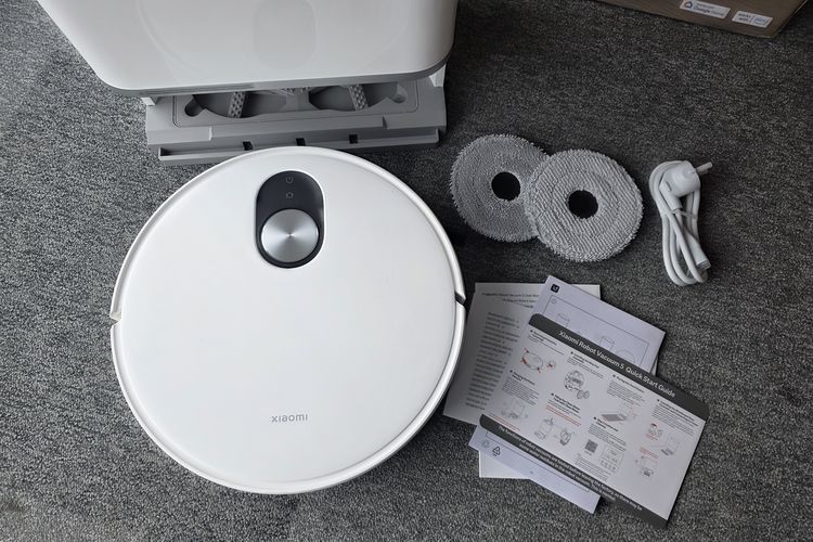 Isi paket pembelian Xiaomi Robot Vacuum 5 harga Rp 9 juta.