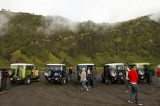 Pengunjung Bromo Membludak, Tumpukan Sampah Meningkat