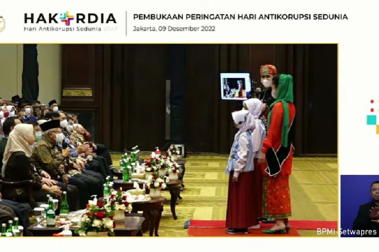 Wakil Presiden Ma'ruf Amin ditanya oleh murid sekolah dasar mengenai mencontek dosa atau tidak saat megnhadiri peringatan Hari Antikorupsi Sedunia di Gedung Bidakara, Jakarta, Jumat (9/12/2022).