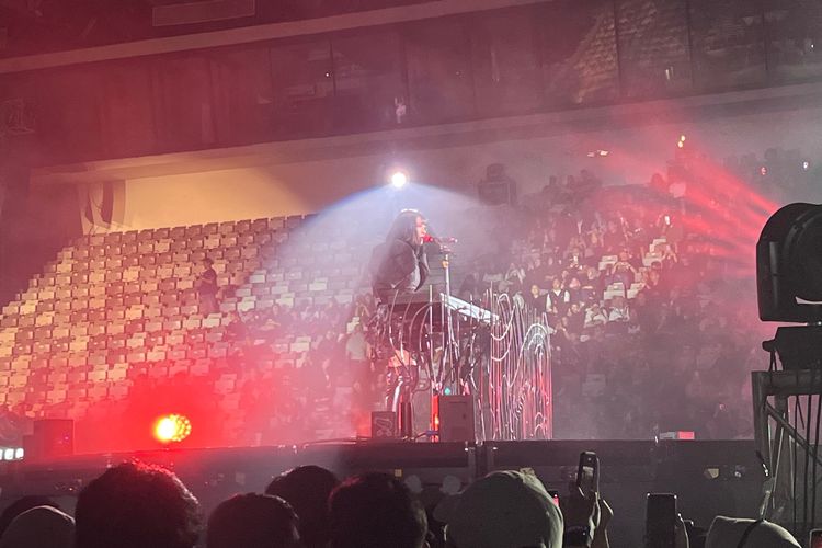 Buka Konser Lost In Harmony, Isyana Sarasvati Seriosa 