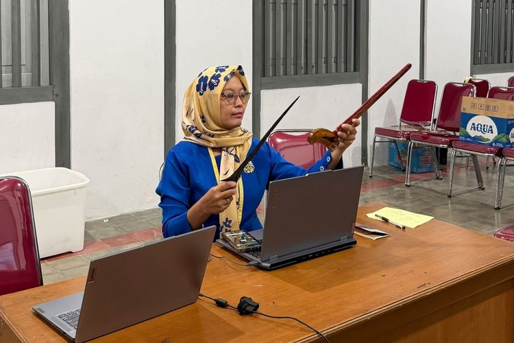 Cerita Hastuti, Merancang Kecerdasan Buatan untuk Kenali Keris dan Pawukon Jawa