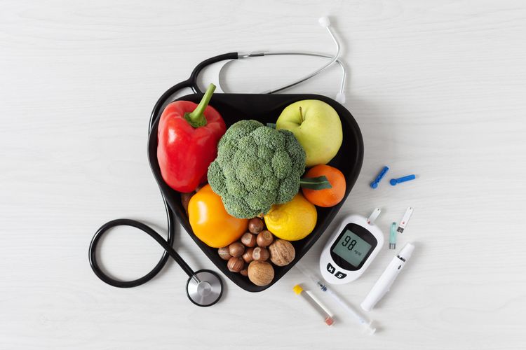 Ilustrasi pola makan untuk penderita diabetes. Pola makan untuk penderita diabetes dapat menerapkan prinsip 3J. 