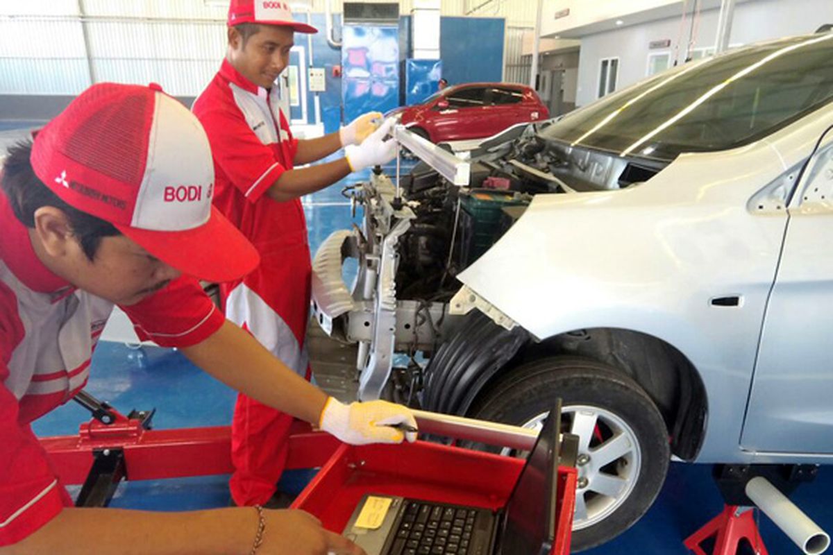 Bengkel Bodi dan Cat Mitsubishi di diler Bumen Redja Abadi, Denpasar, Bali.