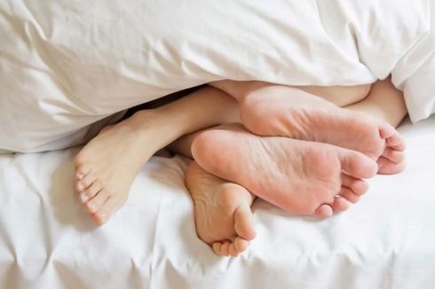 Arti Posisi Tidur Terhadap Hubunganmu dengan Pasangan