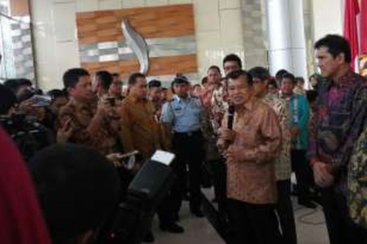 Wakil Presiden Jusuf  Kalla dalam pembukaan Temu Administrator Muda Indonesia (AdMI) di Unpad Jatinangor, Sumedang, Senin (24/10/2016).