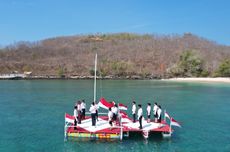 HUT ke-79 RI, Warga Desa Pantai Oa NTT Upacara Bendera di Laut