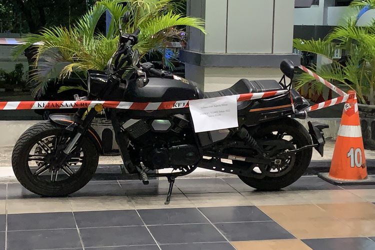 Penampakan Segepok Uang Rp 1,5 Miliar dan Motor Keeway, Sitaan Kasus KUR Fiktif BNI Jember