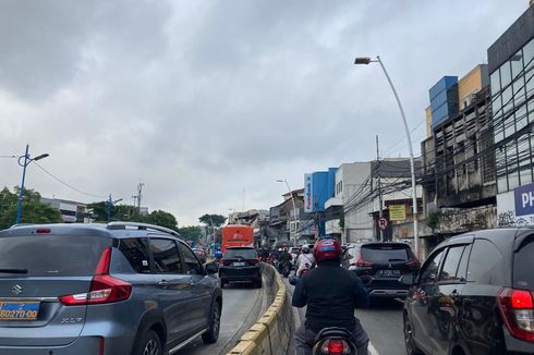 Kondisi Jalan Jatinegara Barat Pagi Ini: Angkot Berhenti Sembarangan, Arus Lalin Tersendat