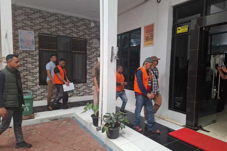 Kejari Karo terima tahap dua kasus pembakaran rumah wartawan Sempurna Pasaribu, Jumat (1/11/2024).