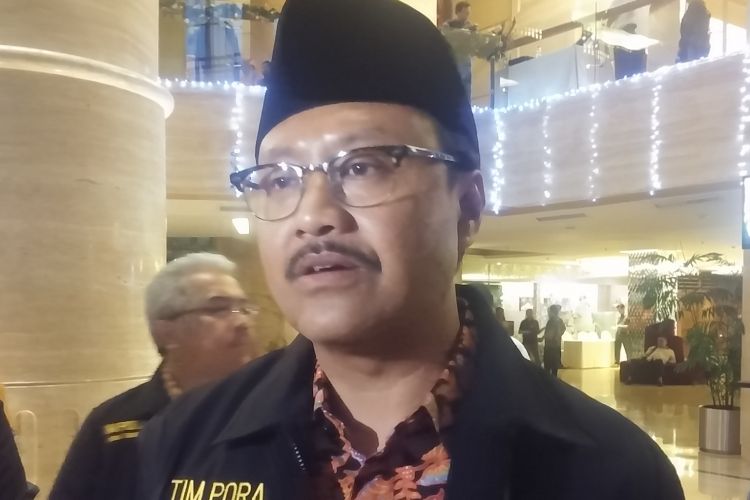 Wakil Gubernur Jawa Timur, Saifullah Yusuf (Gus Ipul), usai pengukuhan Tim Pengawas Orang Asing (PORA) Jatim di Surabaya, Selasa (14/11/2017) malam, mengatakan pihaknya berupaya sekuat tenaga untuk tetap menjaga Jawa Timur bersih dari Warga Negara Asing (WNA) ilegal.