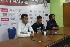 Pelatih Arema FC Kecewa soal Sepatu Pemain Saat Lapangan Becek