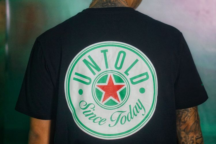 Tee dari kolaborasi Heineken Light x UNTOLD di acara Heineken USS Live, di Jakarta (07/04).