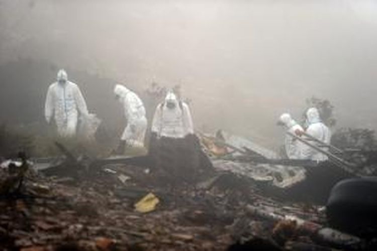Sebuah pesawat pengangkut militer Aljazair menabrak gunung di kawasan timur negara itu, Selasa (11/2/2014) waktu setempat. Pemerintah Aljazair menyatakan korban tewas mencapai 76 orang.