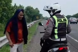 Seorang Pria Nekat Jalan Kaki di Tol Cipali demi Ambil Ponsel di Rest Area