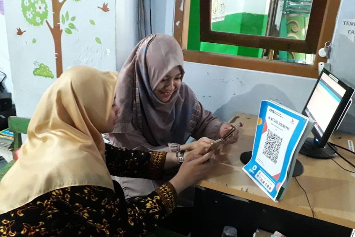 Madrasah Miftahul Akhlaqiyah, sekolah pertama di Indonesia yang menerapkan transaksi pembayaran non tunai melalui QRIS, Semarang, Sabtu (11/1/2020).