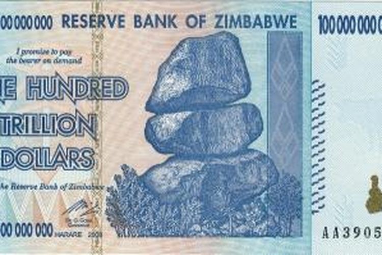 Saat hiperinflasi 2009, pecahan tertinggi mata uang  Zimbabwe mencapai 100 triliun dolar.