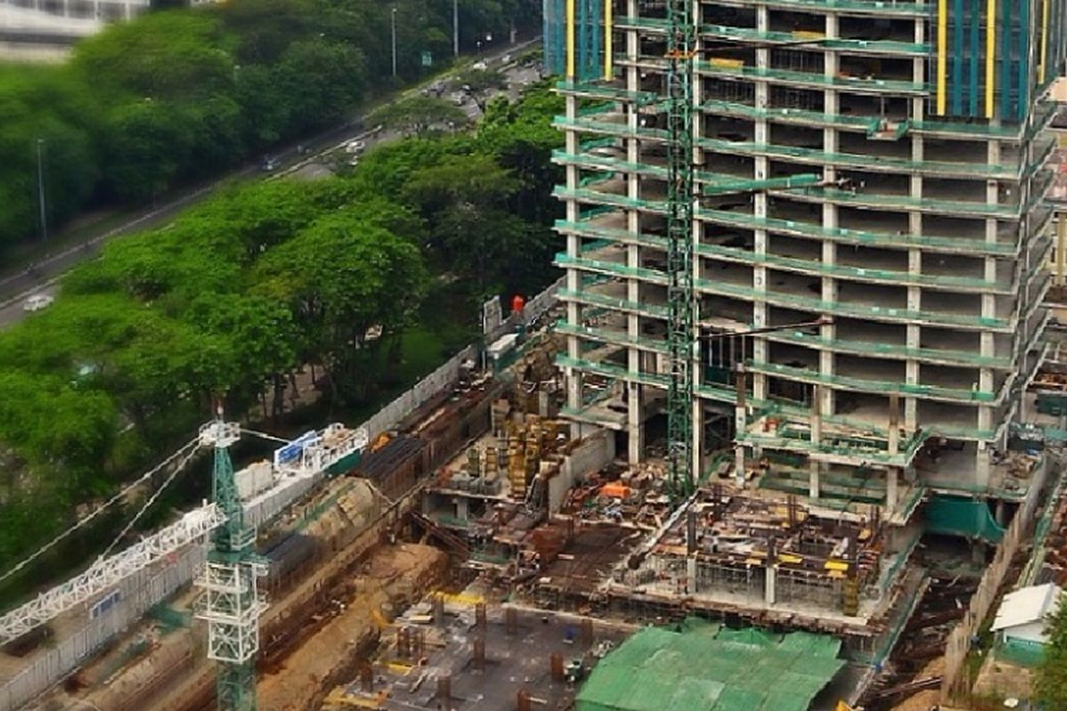 Ciputra memasok ruang perkantoran modern baru melalui Citra Towers, gedung perkantoran kelas premium setinggi 28 lantai di kawasan tersebut.