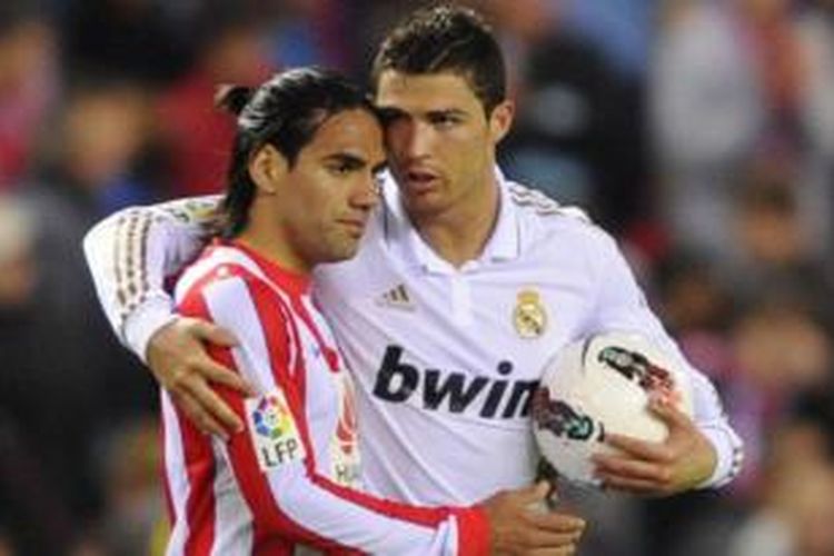 Striker asal Kolombia, Radamel Falcao bersama Cristiano Ronaldo.