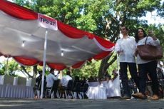 Jokowi dan Iriana Kompak Berbaju Putih dan Celana Jins