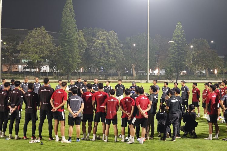CdM SEA Games 2025, Bayu Priawan Djokosoetono, bersama tim meninjau TC Timnas U22 Indonesia