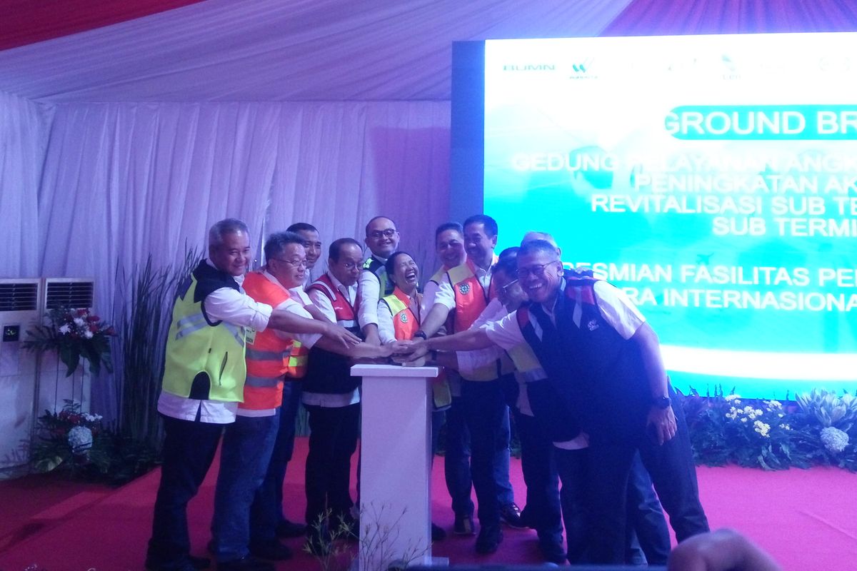 Menteri BUMN Rini Soemarno saat meresmikan fasilitas penunjang Bandara Soekarno Hatta, Tangerang, Jumat (5/4/2019).