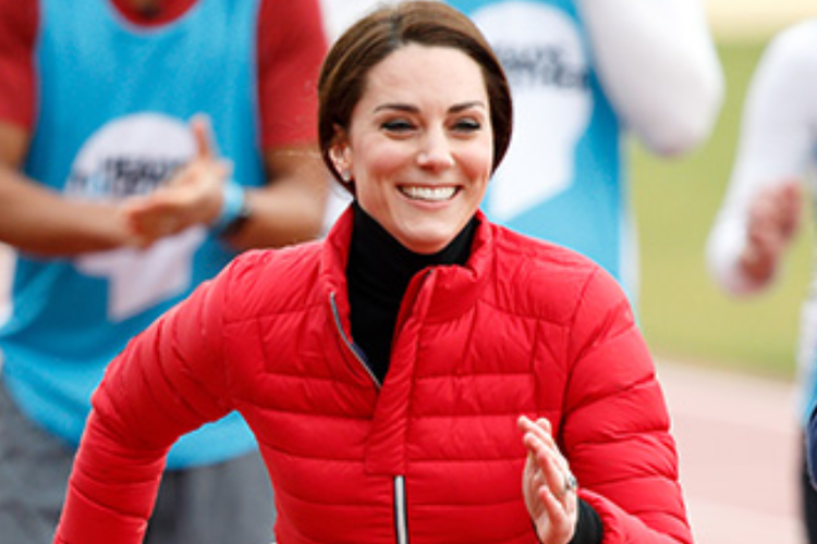 Kate tampil dengan jaket Puffa