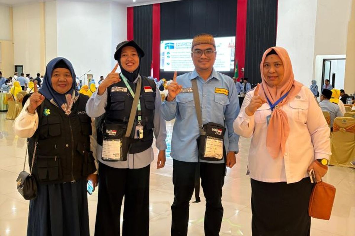 Sejumlah Tenaga Kesehatan Haji Indonesia (TKHI) kelompok terbang (Kloter) 30 Kabupaten Gorontalo.