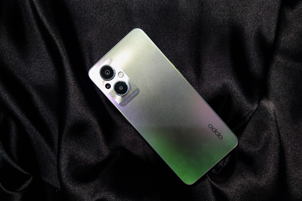 Tampak punggung Oppo Reno7 Z 5G.