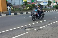 Teknik Berkendara Motor Saat Terpaksa Lewat Jalanan Berlubang