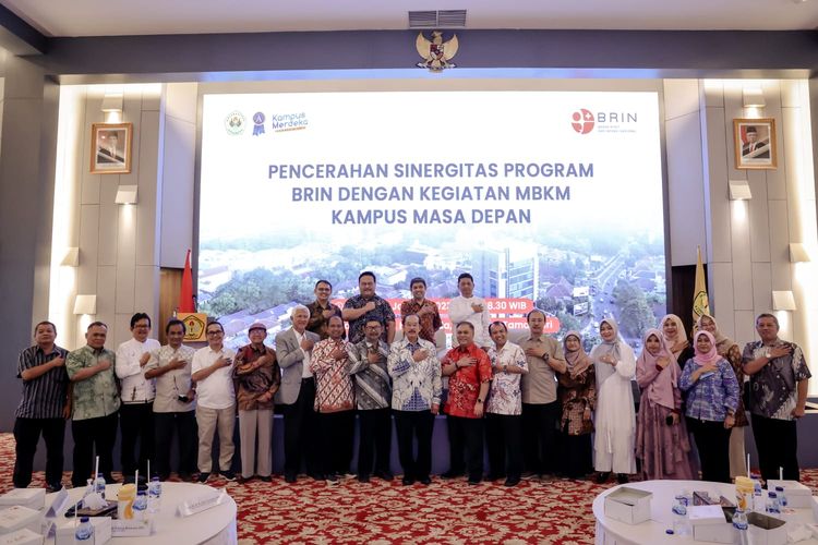 Dewan Pengarah Badan Riset dan Inovasi Nasional (BRIN) Prof Marsudi Wahyu Kisworo bersama Rektor Unpas Prof Eddy Jusuf dan jajarannya. 