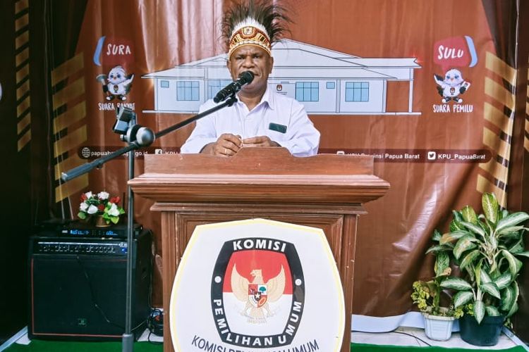 Diiringi Tarian Adat Parpol Dan Caleg Datangi Kpu Papua Barat Untuk Mendaftar 0149