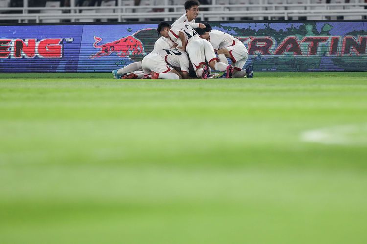 Pemain timnas Korea Utara U-19, merayakan gol saat melawan timnas Indonesia U-19 pada laga babak kualifikasi grup K Piala Asia U-19 2020 di Stadion Gelora Bung Karno, Senayan, Jakarta, Minggu (10/11/2019). Timnas U-19 Indonesia sukses mengunci satu tiket ke putaran final Piala Asia U-19 2020. Timnas Indonesia dan Korea Utara mengakhiri laga dengan skor 1-1.