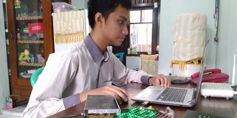 Hanif Lulusan Sma Yang Kuasai Pemrograman Bersyukur Diterima Di Itb