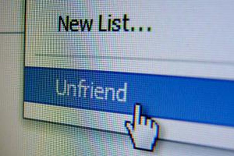 Tombol Unfriend di Facebook