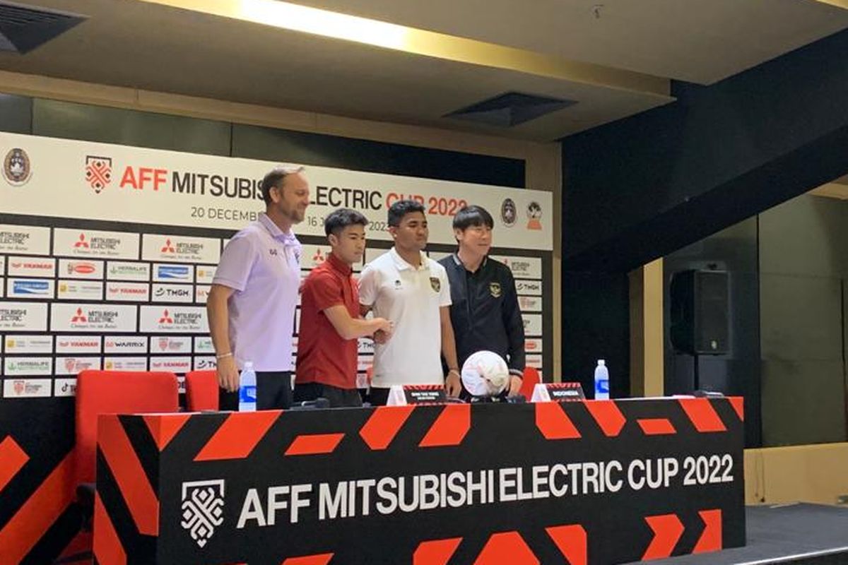 Sesi konferensi pers menjelang pertandingan timnas Indonesia vs Thailand di babak penyisihan Grup A Piala AFF 2022 di Stadion Utama Gelora Bung Karno (SUGBK) pada Rabu (28/12/2022). Laga Indonesia vs Thailand diselenggarakan di Stadion GBK pada Kamis (29/12/2022).