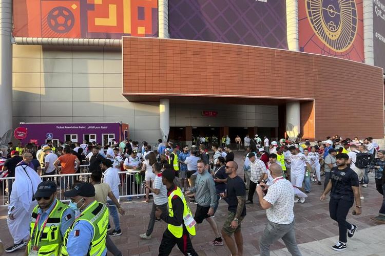 Ilustrasi pintu masuk dan Ticket Resolution Point di salah satu stadion Piala Dunia 2022 di Qatar.