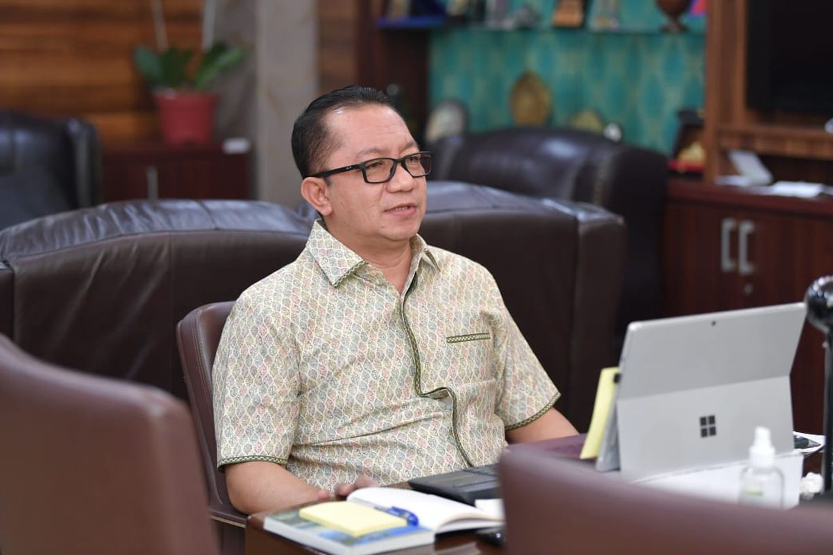 Sekretaris Jenderal Kementerian Desa, Pembangunan Daerah Tertinggal dan Trasmigrasi (Kemendesa PDTT) Taufik Madjid membuka Webinar Pencegahan dan Penanggulangan Covid-19 di lingkungan Kemendesa PDTT, Jakarta, Sabtu (10/7/2021).
