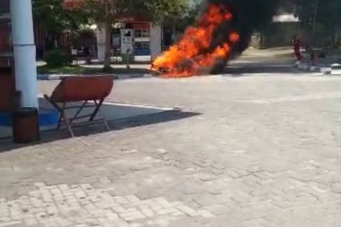 Sepeda Motor Terbakar Saat Diisi BBM di SPBU Situbondo