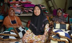 Sri Mulyati Manfaatkan Kain Perca Sisa Pabrik Garmen Menjadi Produk Bernilai Ekonomi