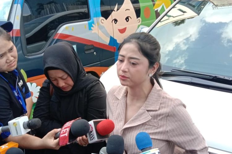 Dewi Perssik di Gedung Trans, Mampang Prapatan, Jakarta Selatan, Selasa (18/6/2019).